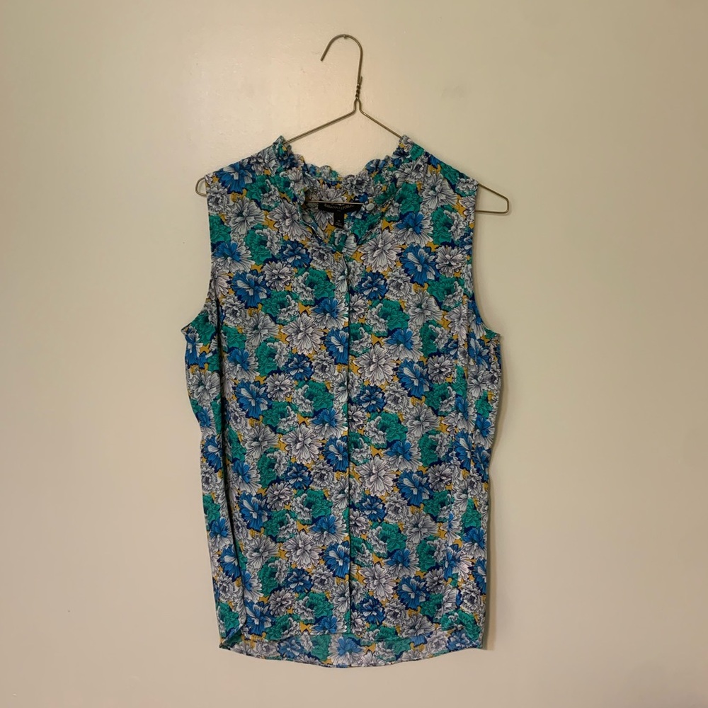 Banana Republic— sleeveless floral pattern blouse with ruffled collar